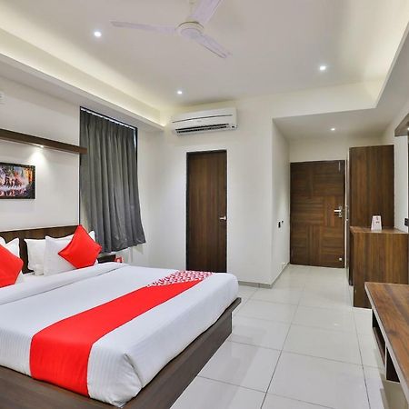 Oyo 16604 Hotel Sparsh Inn 아흐메다바드 외부 사진
