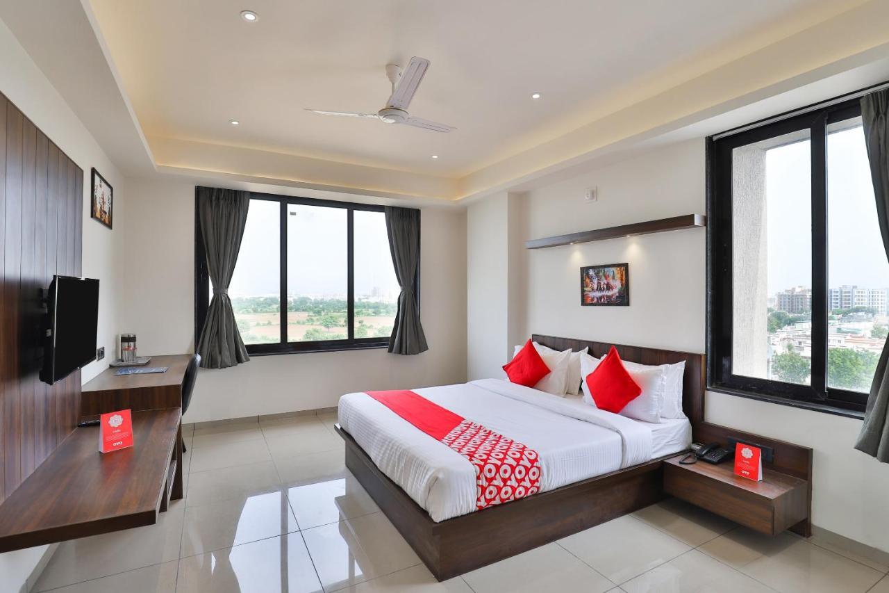 Oyo 16604 Hotel Sparsh Inn 아흐메다바드 외부 사진