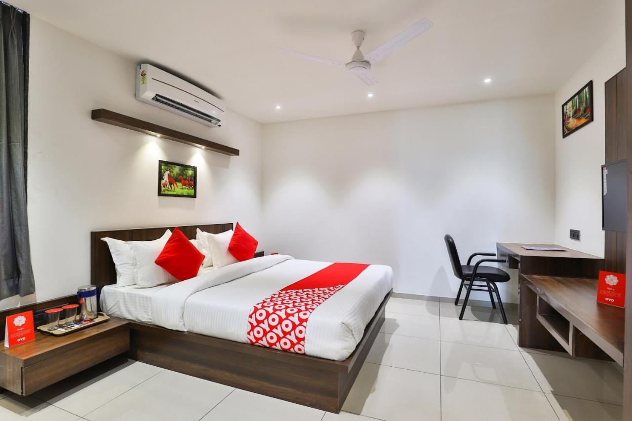 Oyo 16604 Hotel Sparsh Inn 아흐메다바드 외부 사진