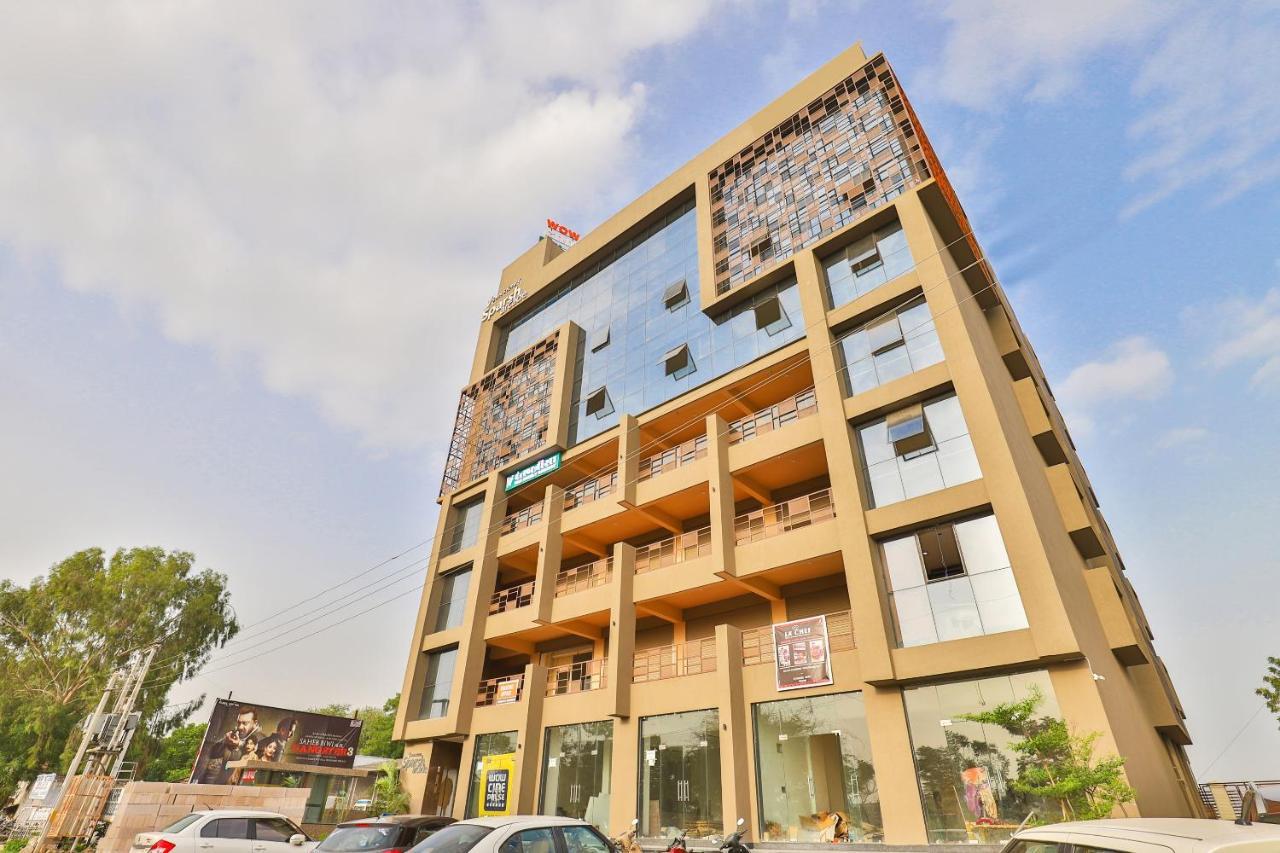 Oyo 16604 Hotel Sparsh Inn 아흐메다바드 외부 사진