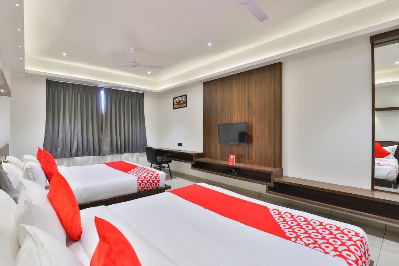 Oyo 16604 Hotel Sparsh Inn 아흐메다바드 외부 사진