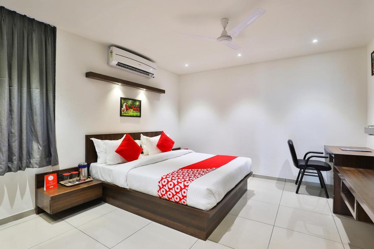 Oyo 16604 Hotel Sparsh Inn 아흐메다바드 외부 사진
