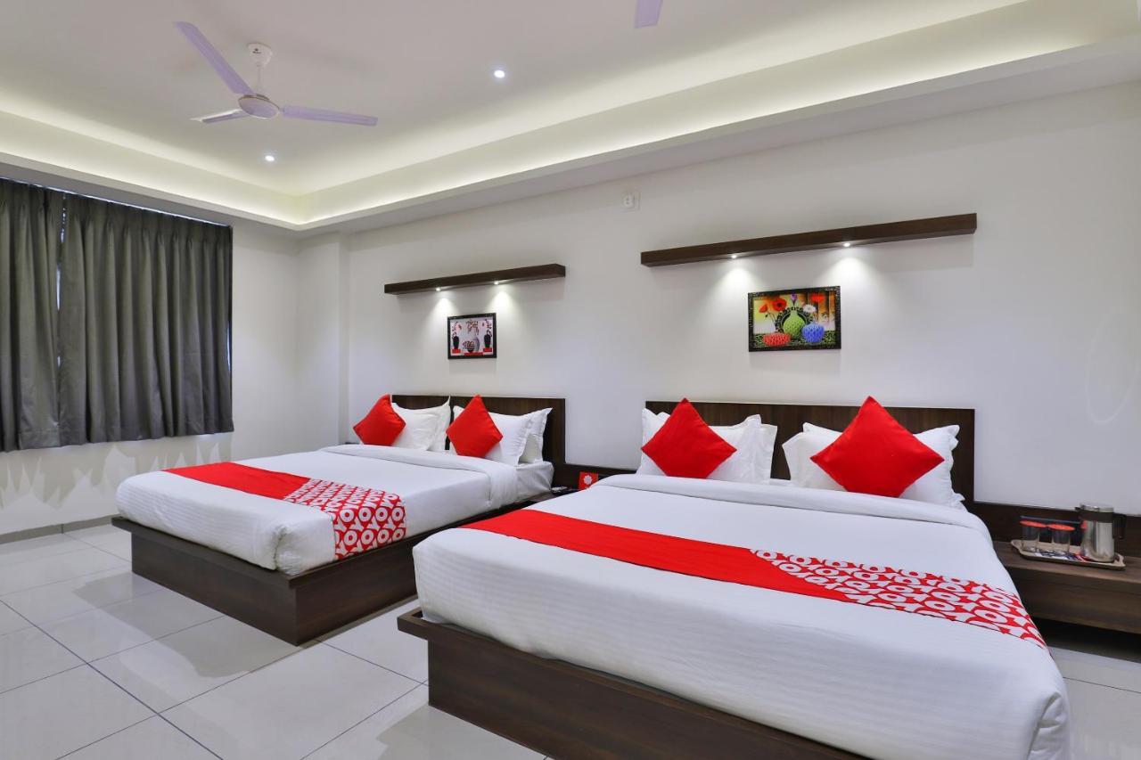 Oyo 16604 Hotel Sparsh Inn 아흐메다바드 외부 사진