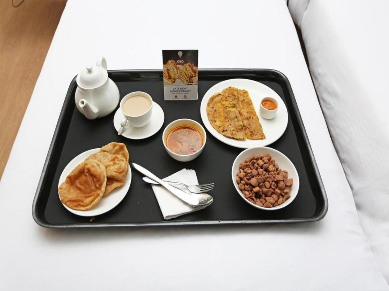 Oyo 16604 Hotel Sparsh Inn 아흐메다바드 외부 사진