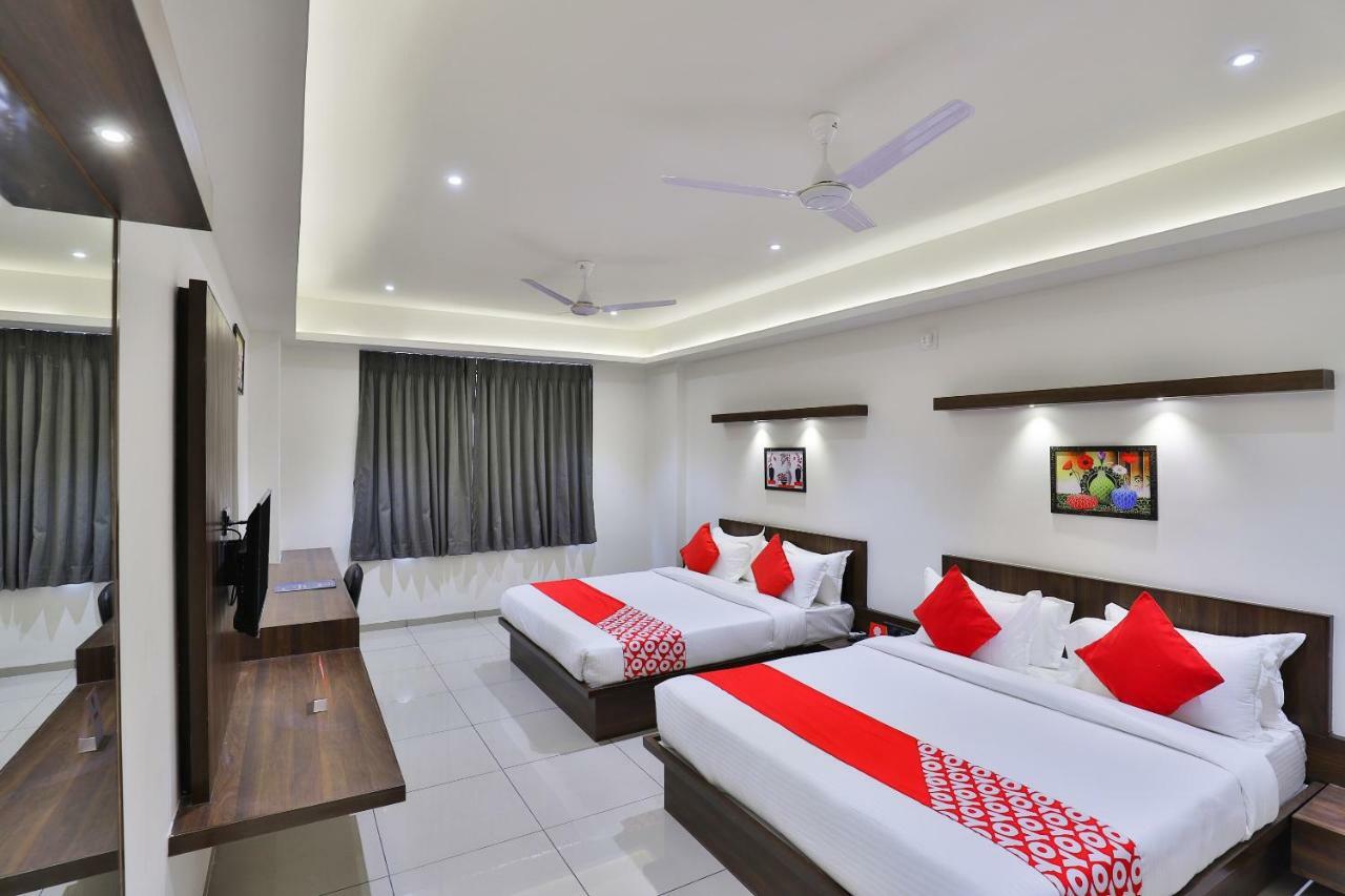 Oyo 16604 Hotel Sparsh Inn 아흐메다바드 외부 사진