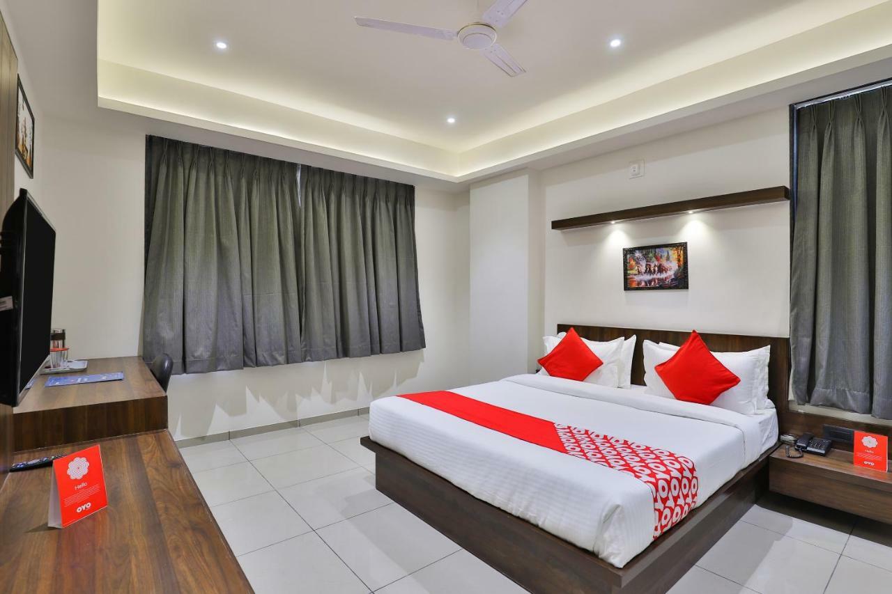 Oyo 16604 Hotel Sparsh Inn 아흐메다바드 외부 사진