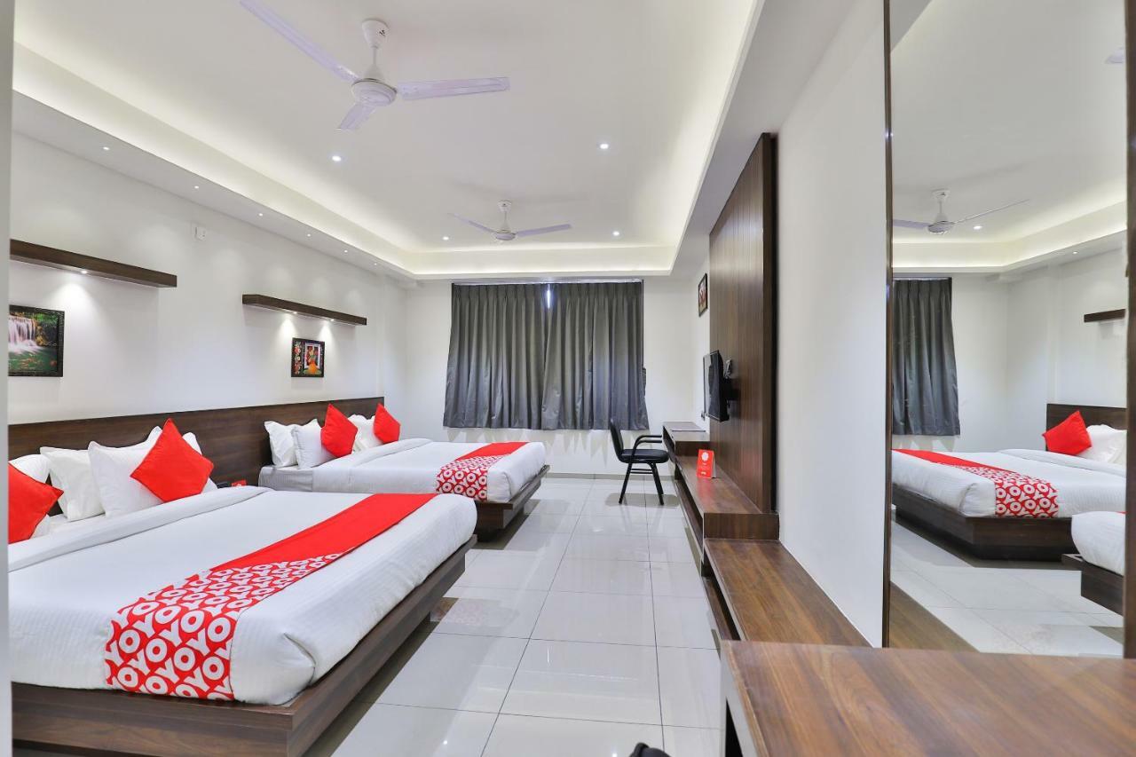 Oyo 16604 Hotel Sparsh Inn 아흐메다바드 외부 사진