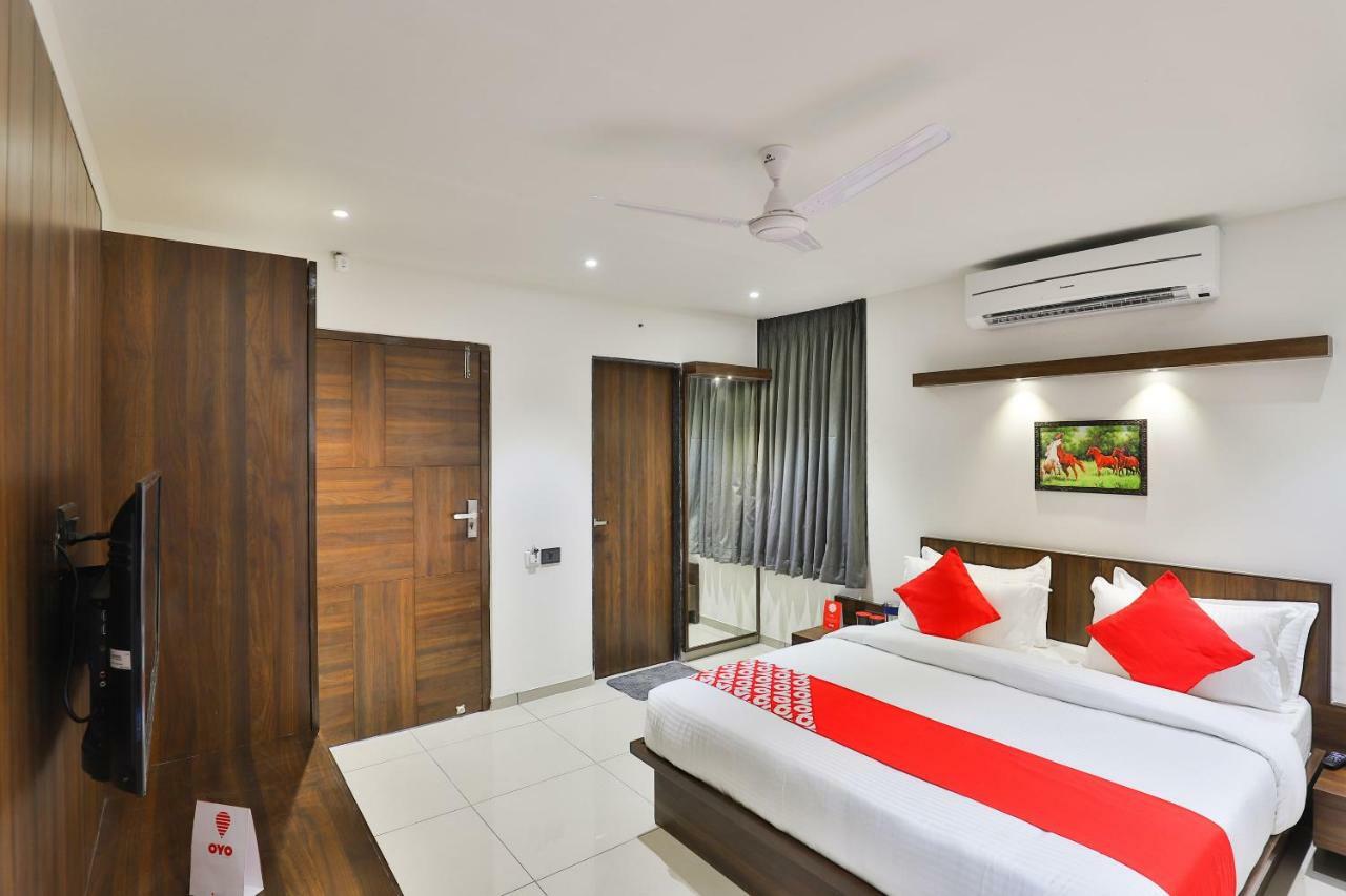 Oyo 16604 Hotel Sparsh Inn 아흐메다바드 외부 사진